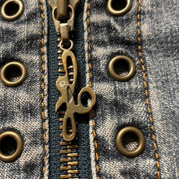 Women or Teens Jean Jacket.. - Picture 5 of 6